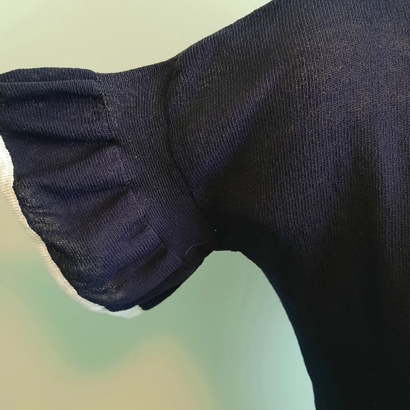 🅱️🅾️G🅾️ Asymmetrical sheer top in navy blue and white trim - Picture 5 of 5